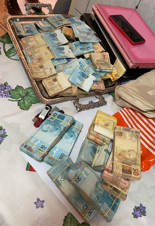 Dinheiro apreendido durante a Operação Libertas em Uberlândia — Foto: Divulgação