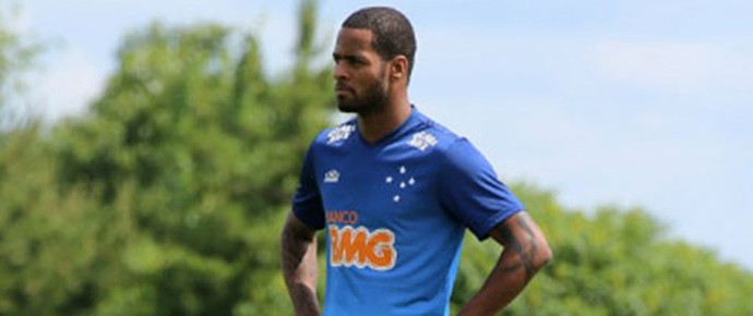 Dedé diz não ter recebido proposta, mas fica feliz com possível interesse