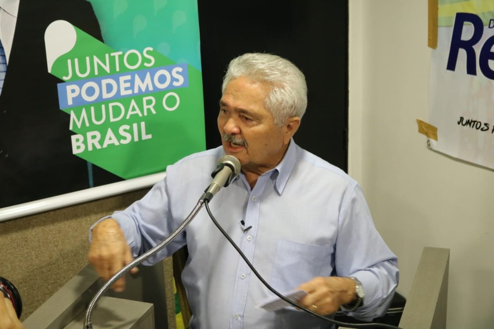 Elmano Férrer, candidato do Podemos ao governo do estado do Piauí  (Foto: Lucas Marreiros/G1 PI)