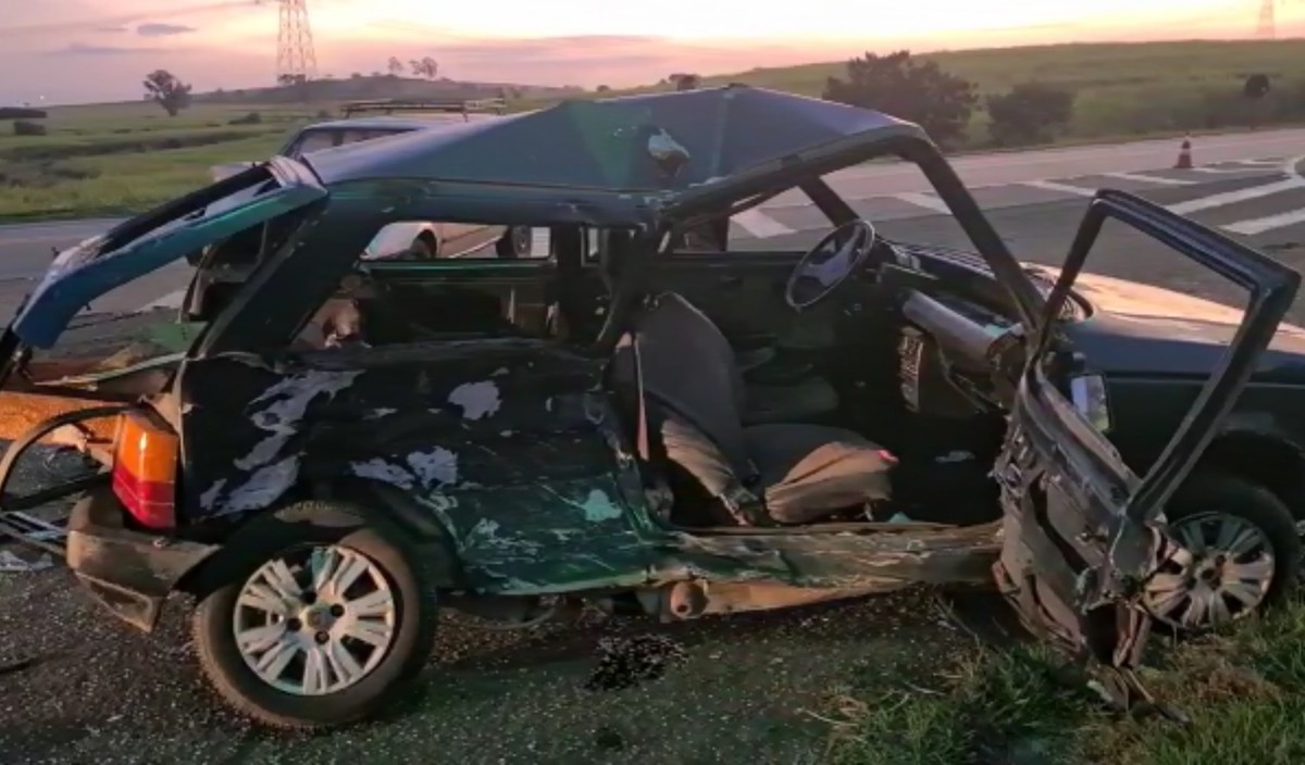 Colisão lateral entre veículos deixa nove pessoas feridas na Rodovia do ...