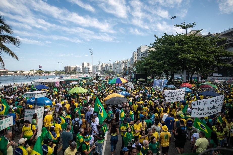 No 7 de setembro em Copacabana, 69% querem intervenção militar em caso de 'fraude', diz pesquisa
