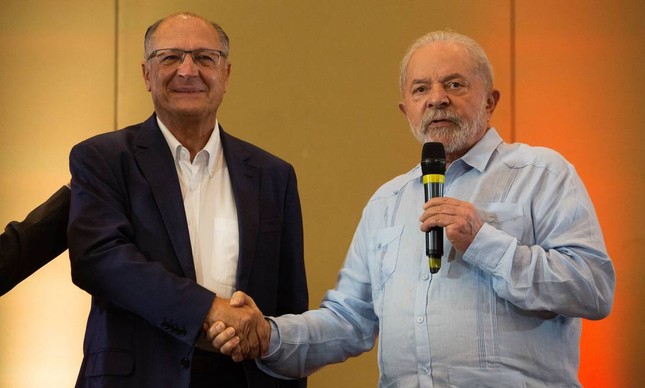 Geraldo Alckmin e Lula participam de reunião entre PT e PSB