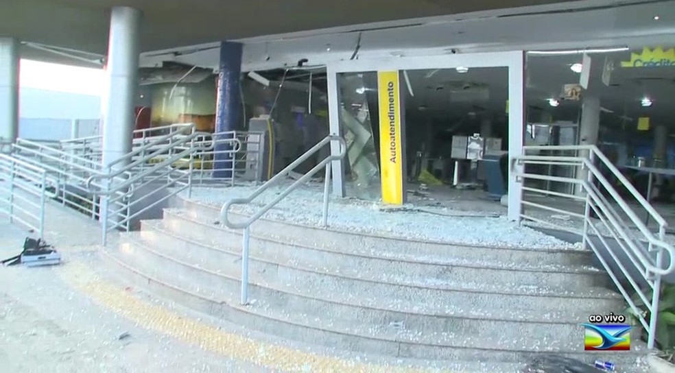 AgÃªncia do Banco do Brasil na Avenida dos Holandeses foi atacada na madrugada do dia 3 de junho â€” Foto: ReproduÃ§Ã£o/ TV Mirante