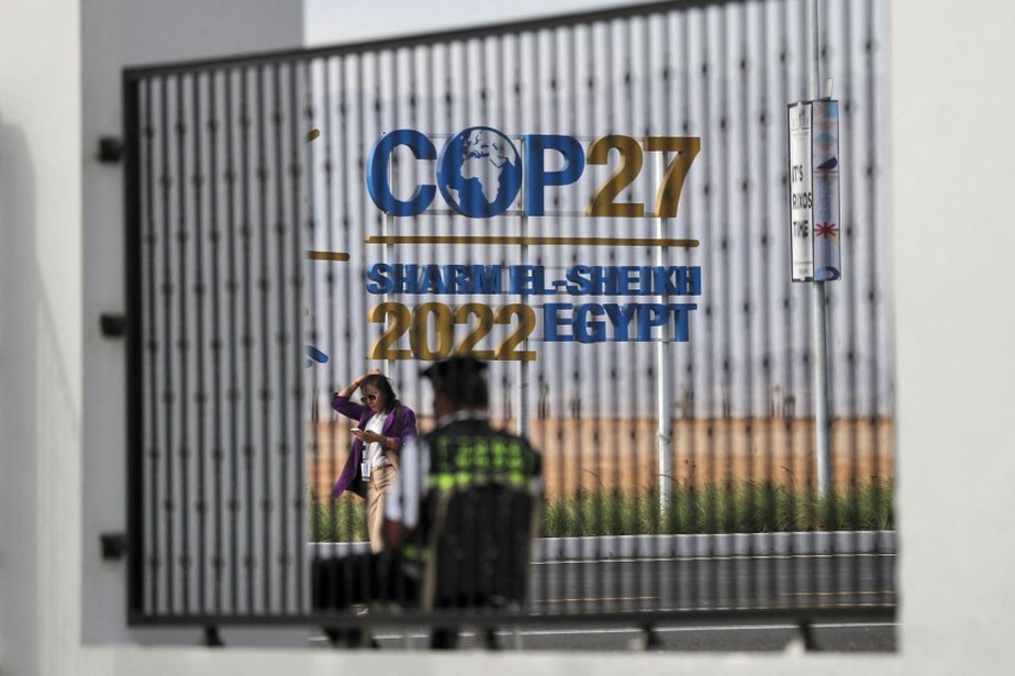 Portão do centro de convenções na cidade egípcia de Sharm el-Sheikh, onde ocorre a COP27