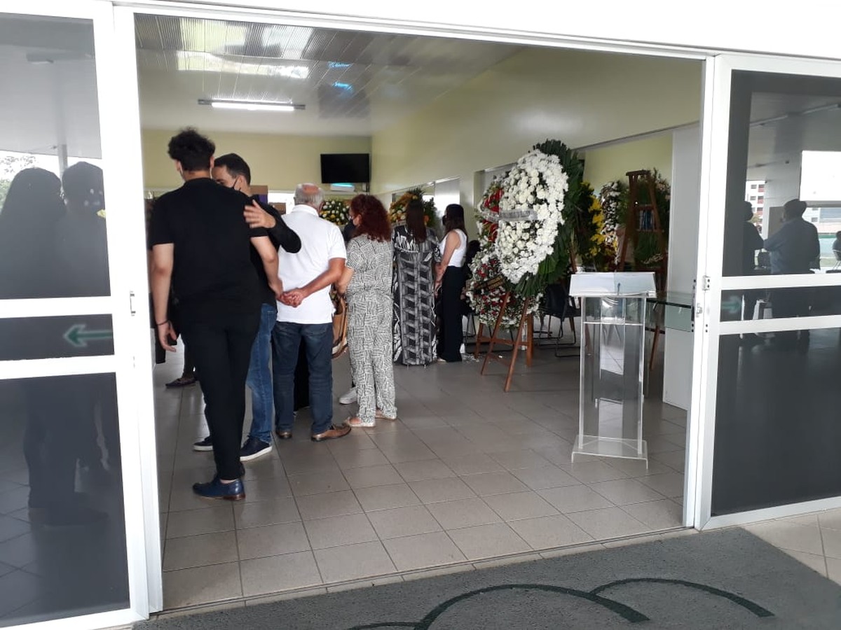 Corpo de Luiz de França, socio-fondateur de TV Asa Branca, é velado em cemitério de Caruaru |  Caruaru et Région