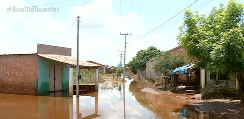 Cidades afetadas por enchentes adiam início das aulas nas redes municipais