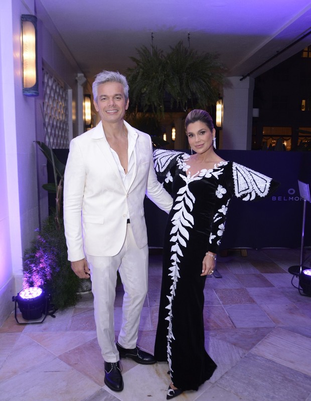 Otaviano Costa e Flávia Alessandra chegam no Baile da Vogue 2022 (Foto: Webert Belicio / AgNews )