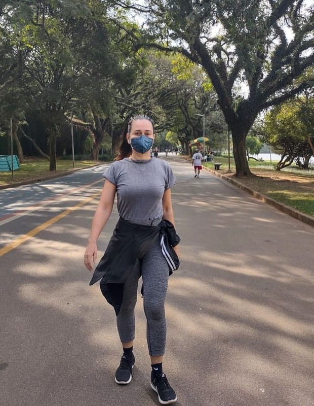 Alessandra Negrini se exercita no Ipirapuera, em São Paulo (Foto: Reprodução/Instagram)