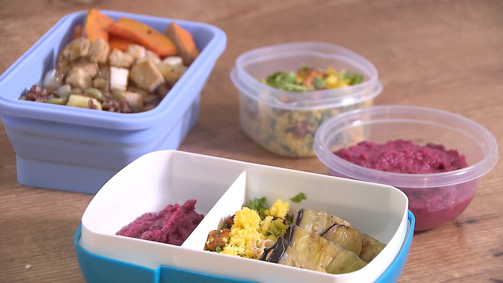 Marmita preparada em casa para levar para o trabalho é alternativa para o trabalhador brasileiro economizar na alimentação — Foto: TV Cabo Branco/Reprodução