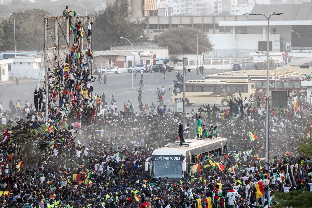 Milhares de fs vo s ruas de Dakar para receber a seleo de Senegal  Foto: John Wessels/AFP