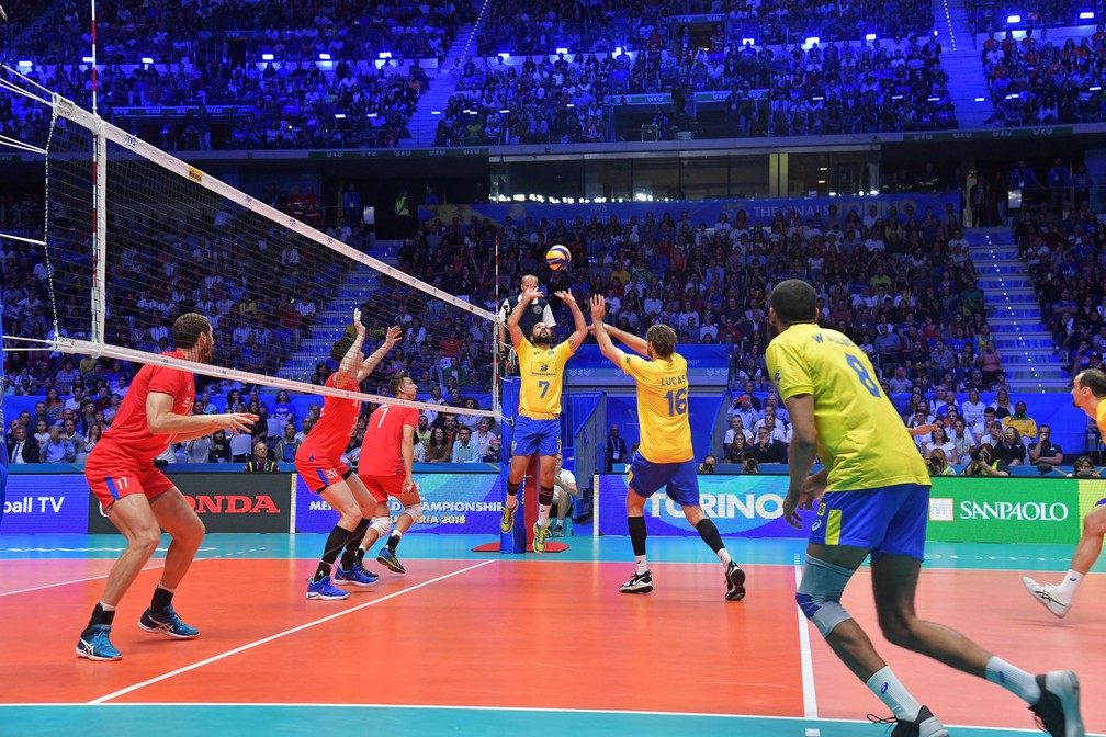 William Arjona - Brasil x Rússia Mundial de vôlei — Foto: FIVB