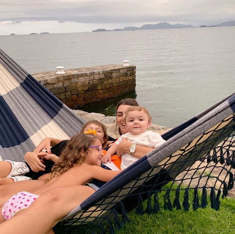 Felipe Simas, Mariana e os filhos do casal curtem final de semana em família (Foto: Reprodução/Instagram)