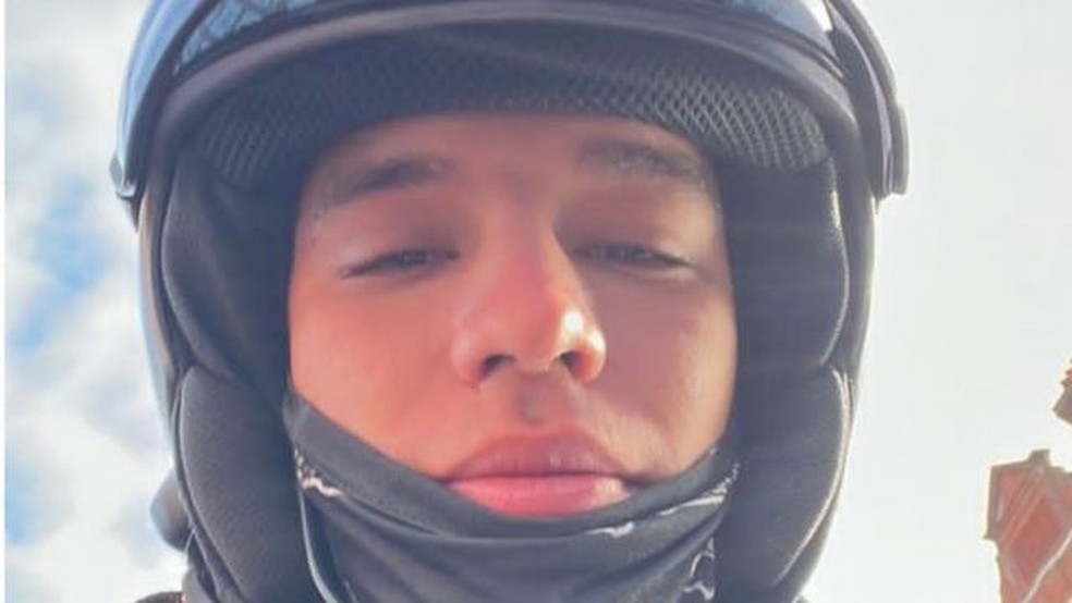 Guilherme trabalhava como entregador de delivery.  — Foto: Arquivo pessoal via BBC