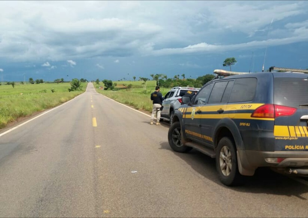 A fiscalização ocorreu na BR-364 e BR-317, acesso ao município de Xapuri — Foto: Divulgação PRF/AC