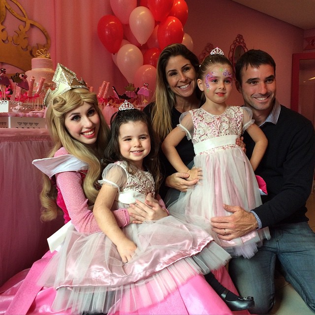A família de Patricia Maldonado na festa de aniversário de Nina (Foto: Reprodução - Instagram)
