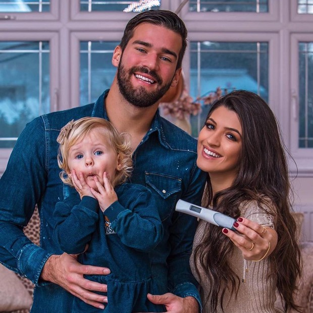 Alisson Becker e família (Foto: Reprodução/Instagram)
