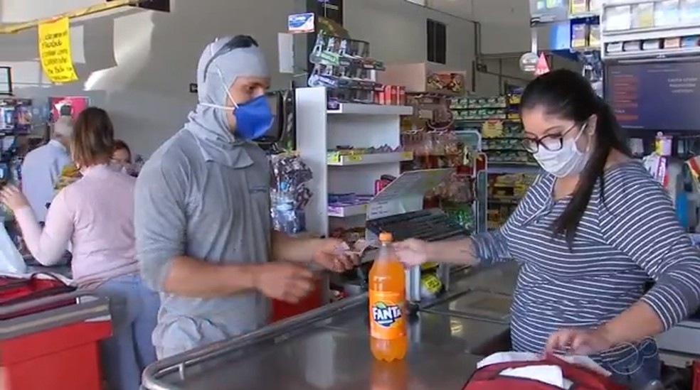 Com aumento nas vendas, supermercados garantem novas oportunidades de emprego na quarentena — Foto: Reprodução/TV TEM