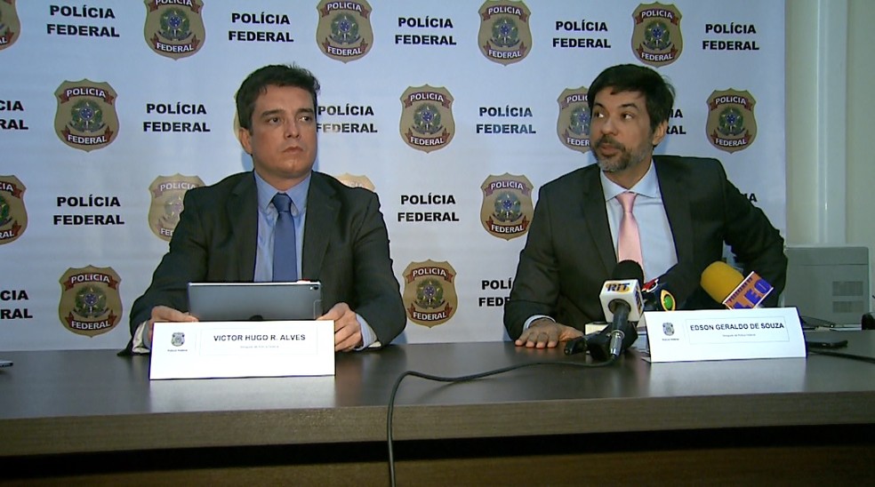 Os delegados da Polícia Federal Victor Hugo Alves e Edson Geraldo de Souza durante coletiva em Ribeirão Preto (Foto: Reprodução/EPTV)