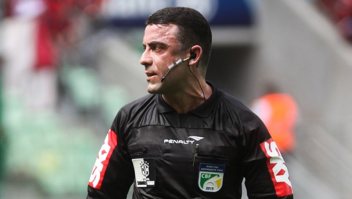 Árbitro mineiro, Igor Benevenuto apita partida entre América-MG e Cruzeiro