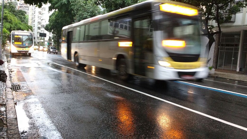 Motoristas de caminhão, ônibus e carretas podem fazer reciclagem para evitar suspensão da CNH  (Foto: Daniel Silveira/G1)