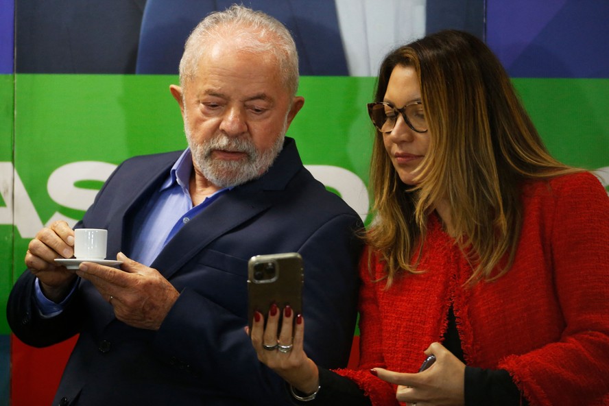 Janja, mulher de Lula, tem controlado as redes do ex-presidente junto do fotógrafo Ricardo Stuckert