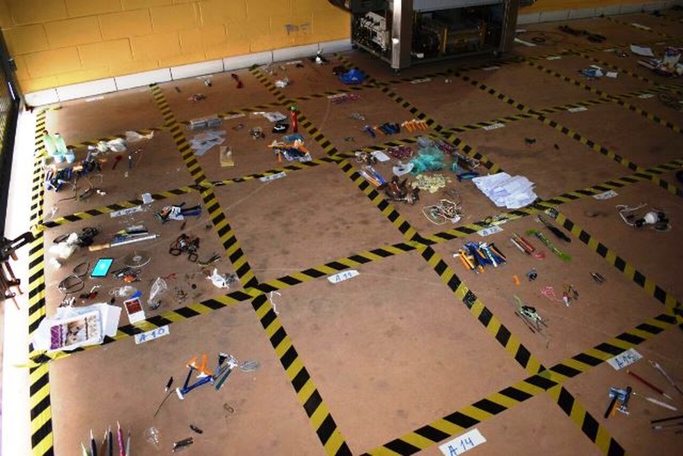 Objetos foram colocados no chão em áreas separadas, demarcando as celas do local  (Foto: 17ª Brigada de Infantaria de Selva/Divulgação)