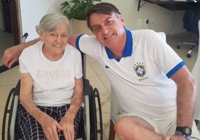 Morre, aos 94 anos, Olinda Bonturi, mãe de Jair Bolsonaro (Foto: Reprodução / Twitter)