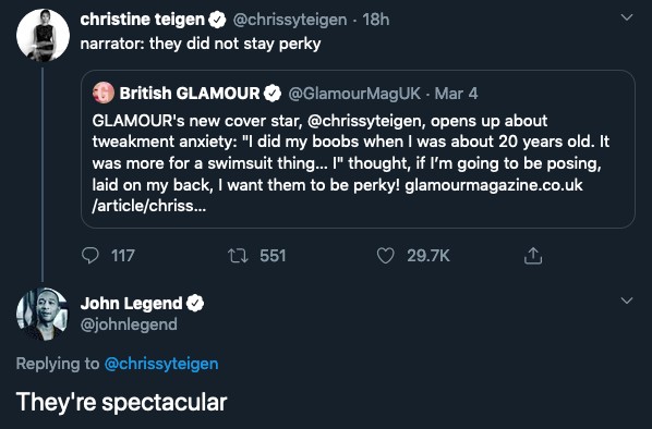 O elogio público feito pelo músico John Legend aos seios da esposa, a modelo e apresentadora Chrissy Teigen (Foto: Twitter)