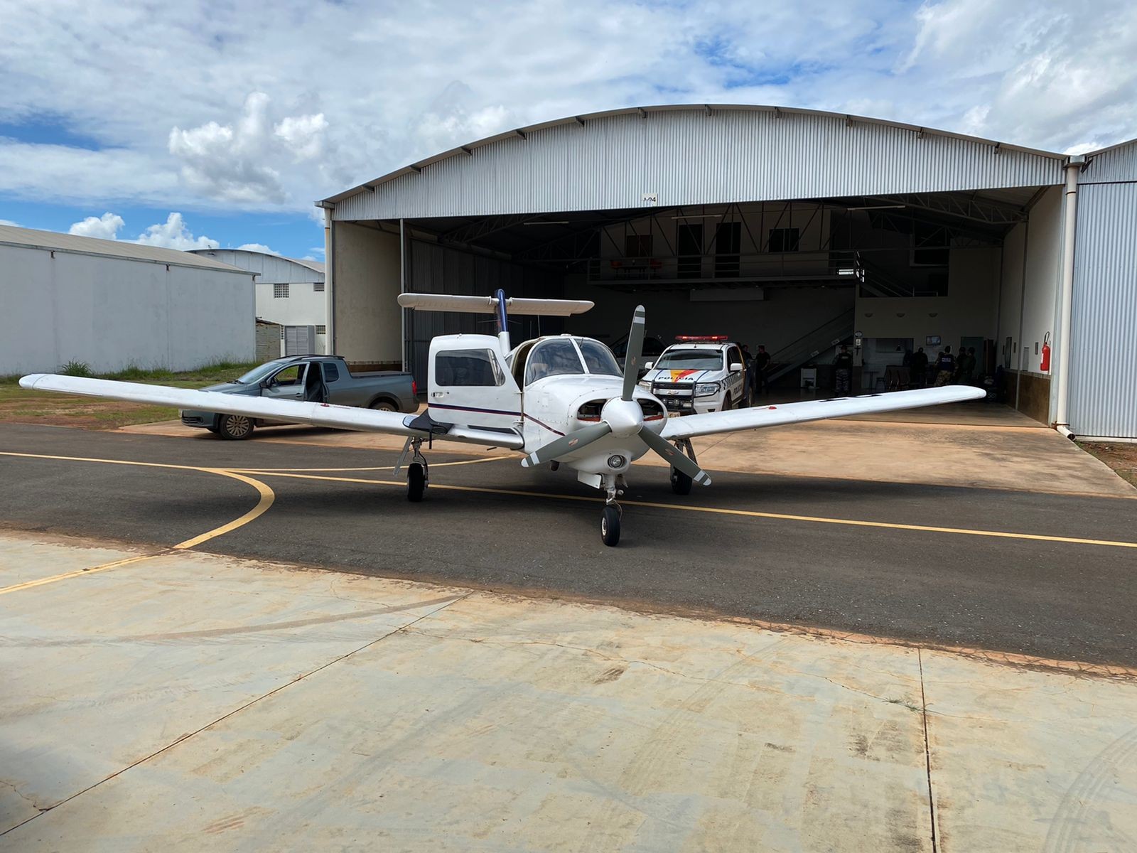 PF apreende avião com 400 celulares em aeródromo no DF; carga está avaliada em R$ 4 milhões