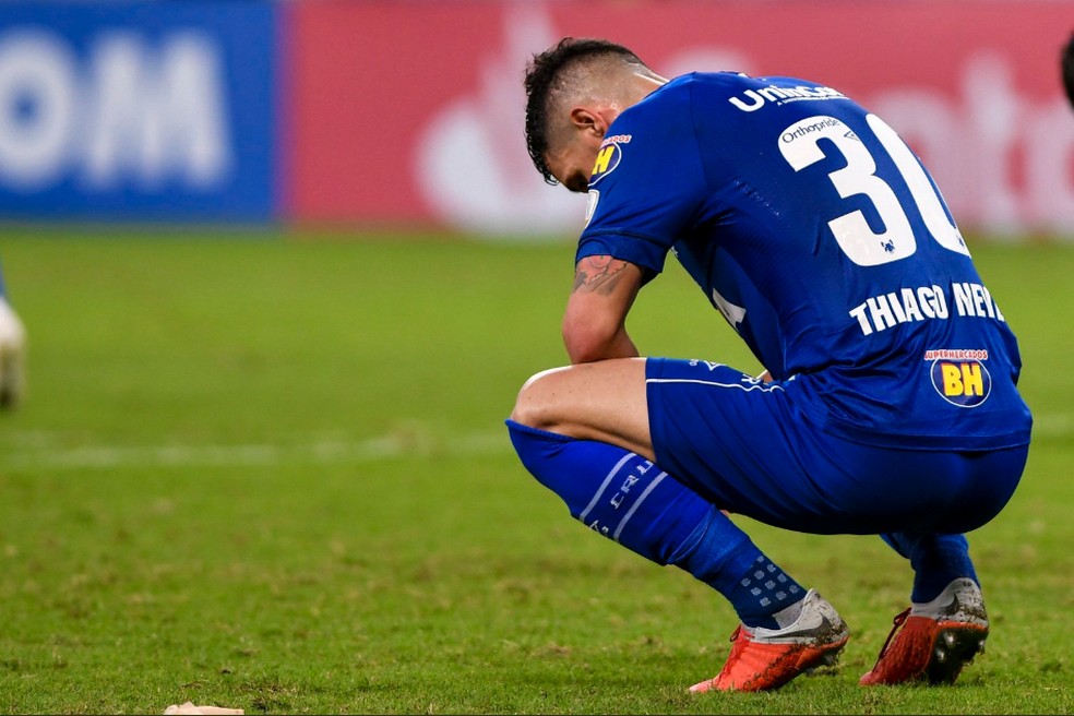Thiago Neves fica abatido apÃ³s eliminaÃ§Ã£o â Foto: ReproduÃ§Ã£o/Twitter