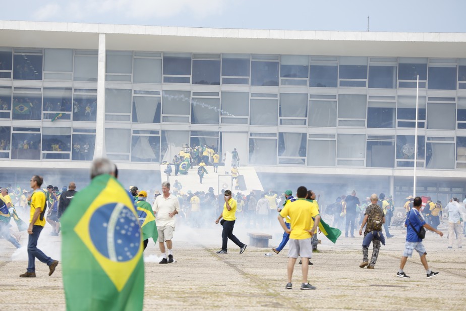 Momento da invasão do Congresso Nacional, no domingo, em Brasília