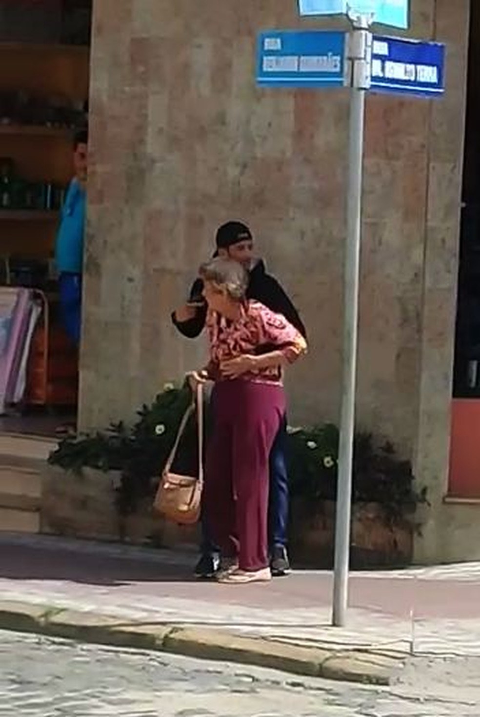 Idosa Ã© feita refÃ©m no Centro de ValenÃ§a â€” Foto: ReproduÃ§Ã£o/Arquivio Pessoal