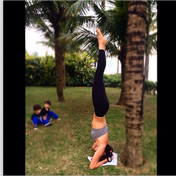 Isabella Fiorentino faz acrobacia (Foto: Reprodução/Instagram)