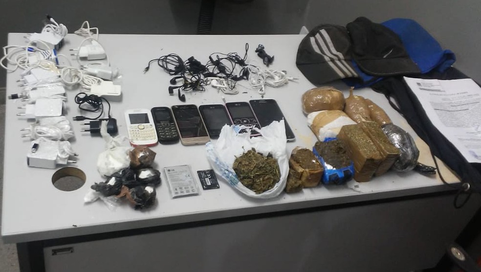 Material apreendido na aÃ§Ã£o da PolÃ­cia Militar â Foto: DivulgaÃ§Ã£o/PolÃ­cia Militar