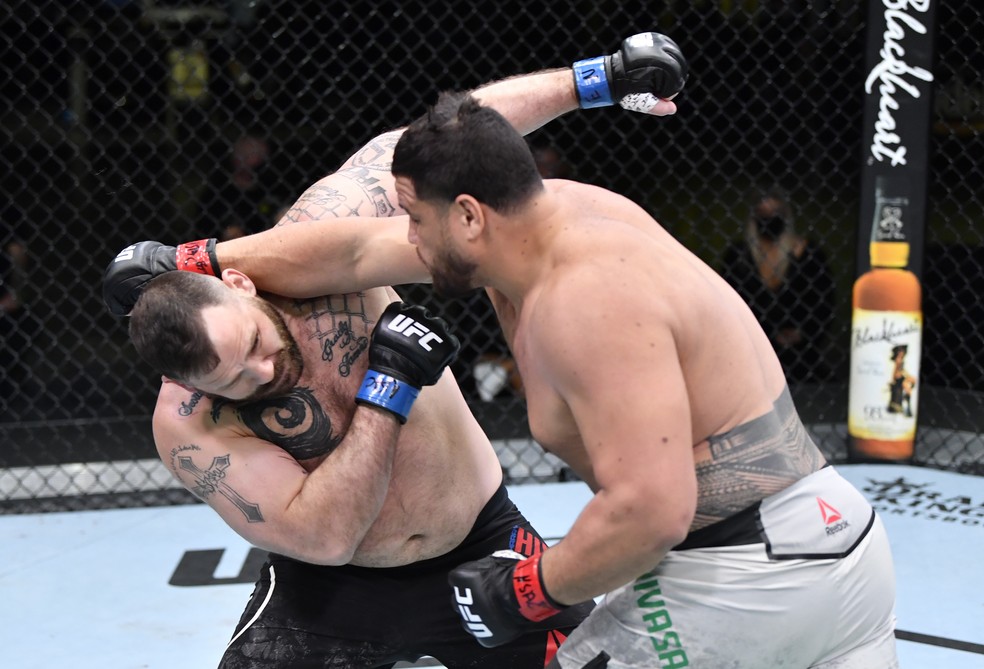 Tai Tuivasa venceu Harry Hunsucker por nocaute técnico aos 49s do R1 — Foto: Getty Images