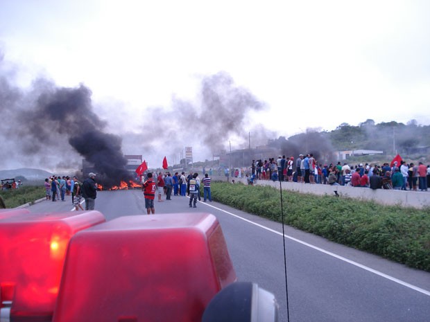 Principais rodovias do interior de PE são interditadas por protestos (Foto: Divulgação / Polícia Rodoviária Federal)