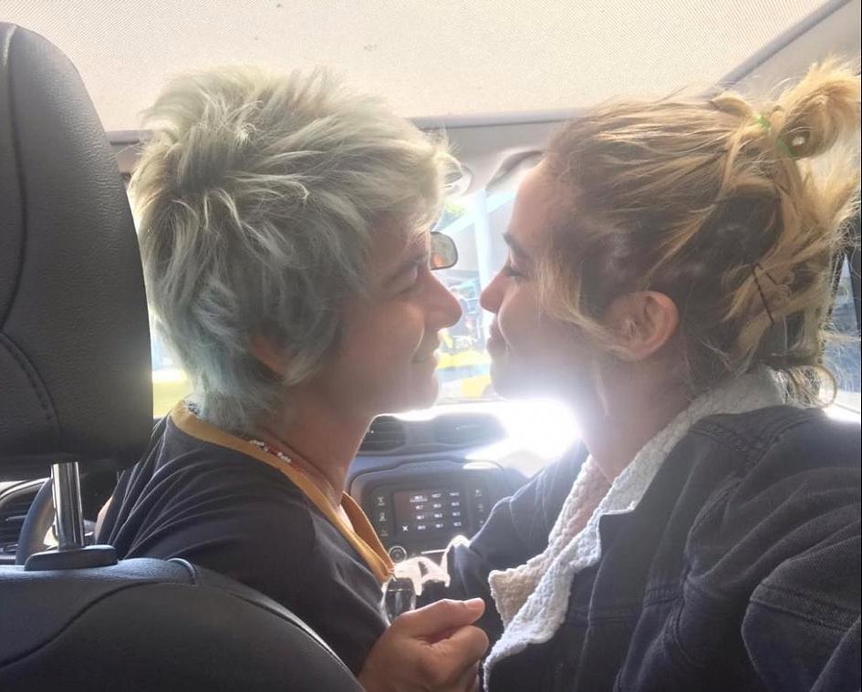 Nanda Costa e Lan Lanh aparecem em clique romântico no carro (Foto: Reprodução/Instagram)