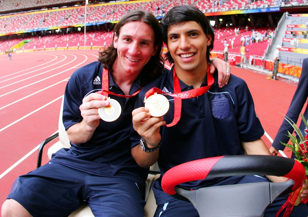 Messi Agüero Argentina medalha de ouro 2008 — Foto: Getty Images