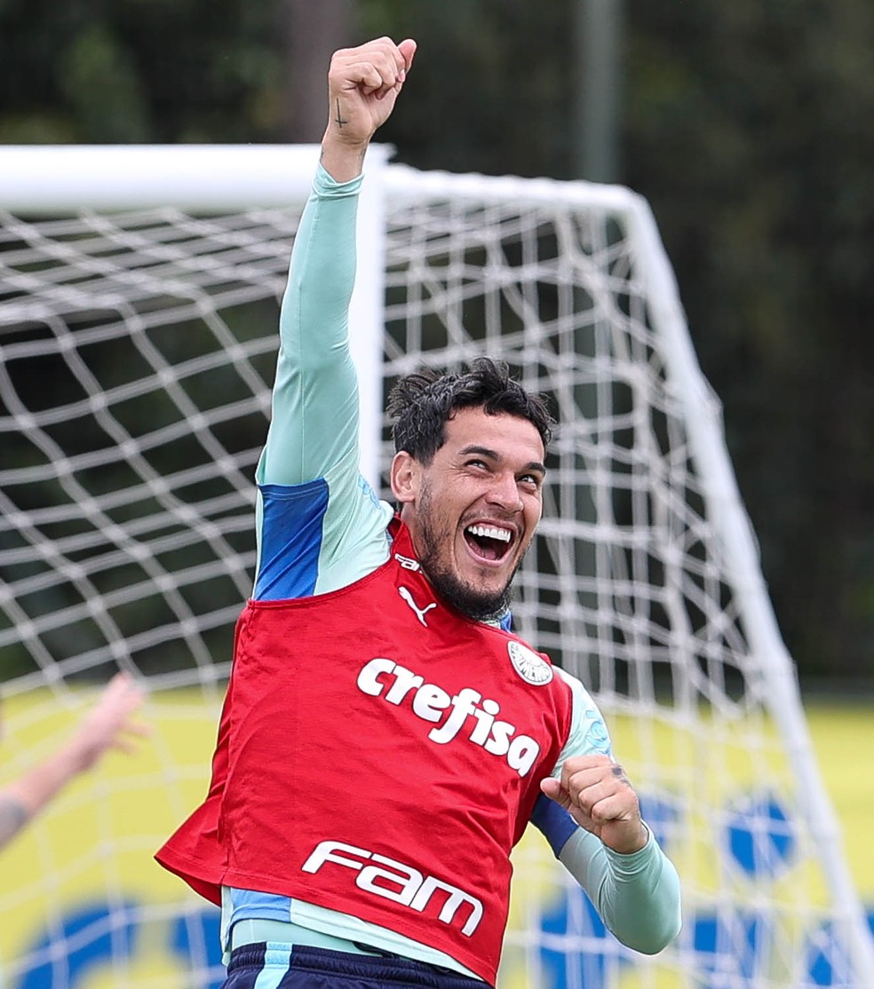 Gustavo Gómez comemora gol durante treino do Palmeiras — Foto: Cesar Greco/Palmeiras