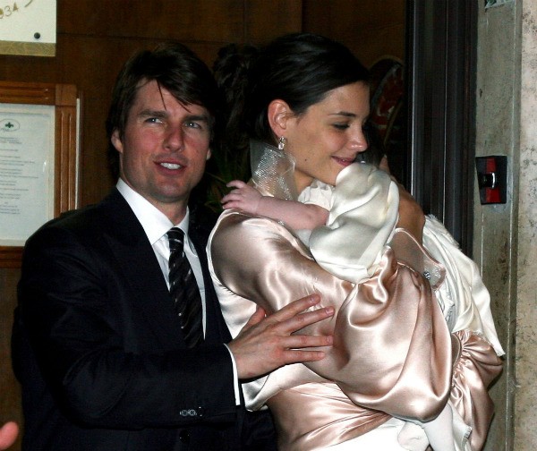Tom Cruise e Katie Holmes com Suri quando ainda eram um casal (Foto: Getty Images)