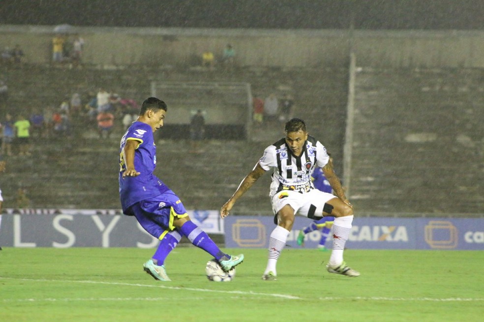 Botafogo-PB x ConfianÃ§a (Foto: Raniery Soares/ParaÃ­ba Press)