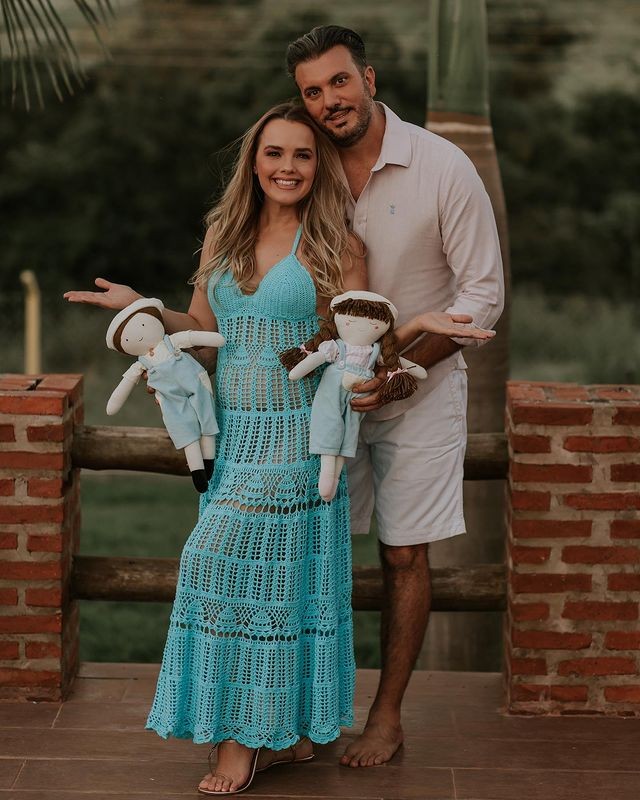 Thaeme Mariôto e Fábio Elias revelam sexo de segundo bebê (Foto: Reprodução/Instagram)