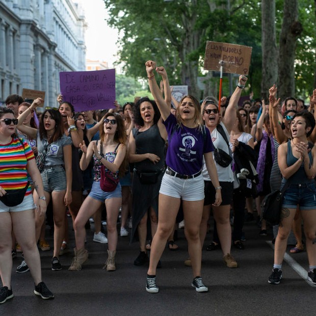 Milhares de mulheres se reúnem para protestar contra abuso na Espanha (Foto: Getty Images)