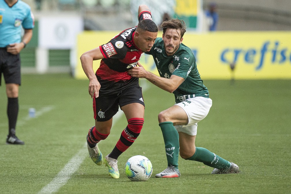 Guilherme Bala em a&ccedil;&atilde;o pelo Flamengo no Brasileiro de 2020 &mdash; Foto: Alexandre Vidal / Flamengo