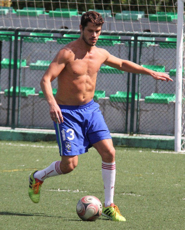 José Loreto habilidoso na bola (Foto: Cleomir Tavares/Divulgação)
