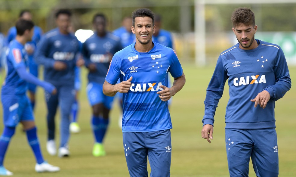 Henrique e Lucas Silva retomam nem tão velhos tempos no Cruzeiro
