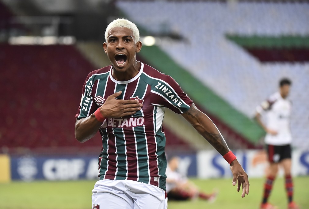 John Kennedy comemora gol pelo Fluminense no Maracanã  — Foto: André Durão
