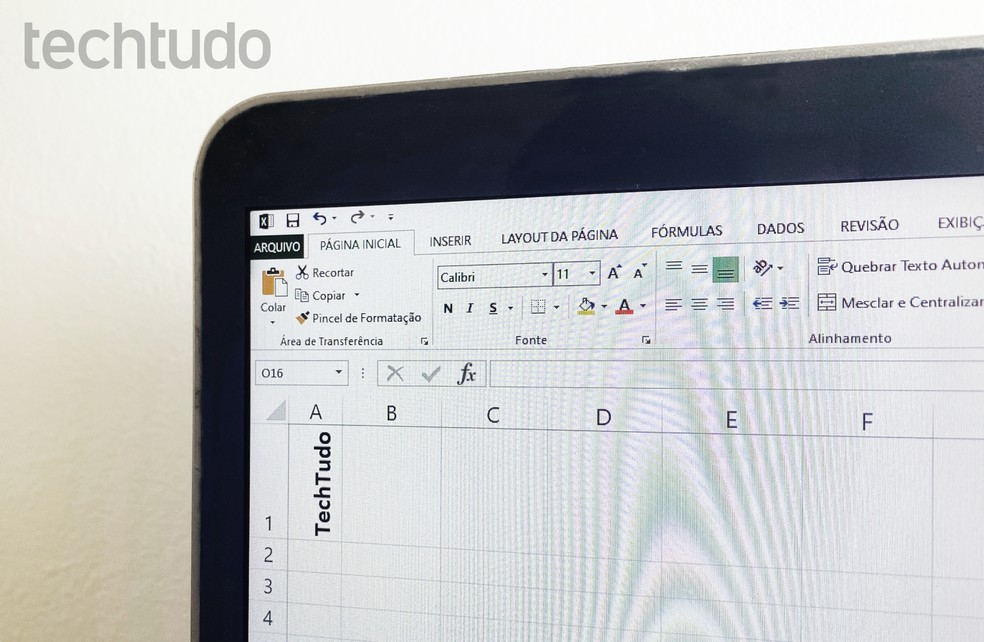 Tutorial ensina a escrever na vertical no Excel — Foto: Rodrigo Fernandes/TechTudo