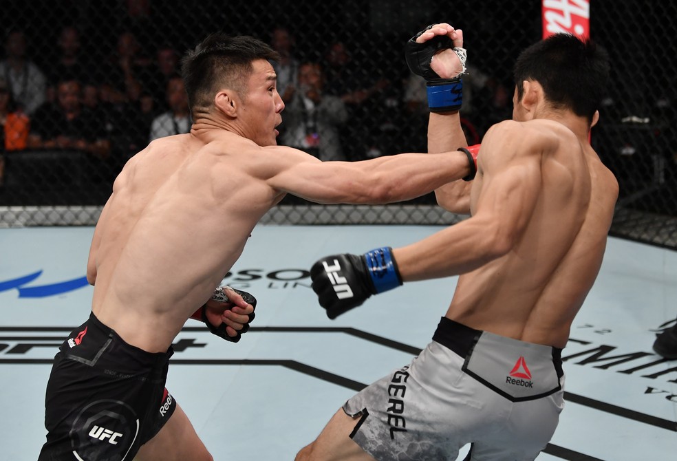 Heili Alateng superou Batgerel Danaa no UFC Shenzhen â?? Foto: Getty Images
