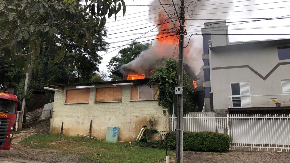 Casa pegou fogo, em Curitiba — Foto: Felipe Stresser/Arquivo pessoal